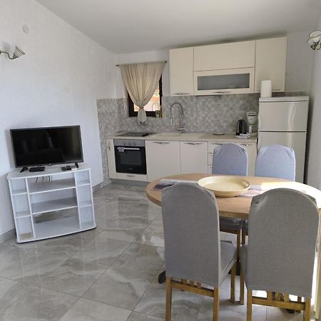 Apartments Lala Примоштен Экстерьер фото