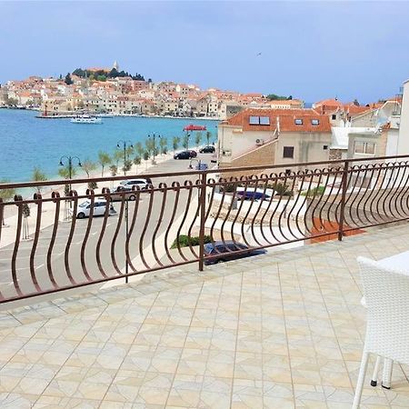 Apartments Lala Примоштен Экстерьер фото