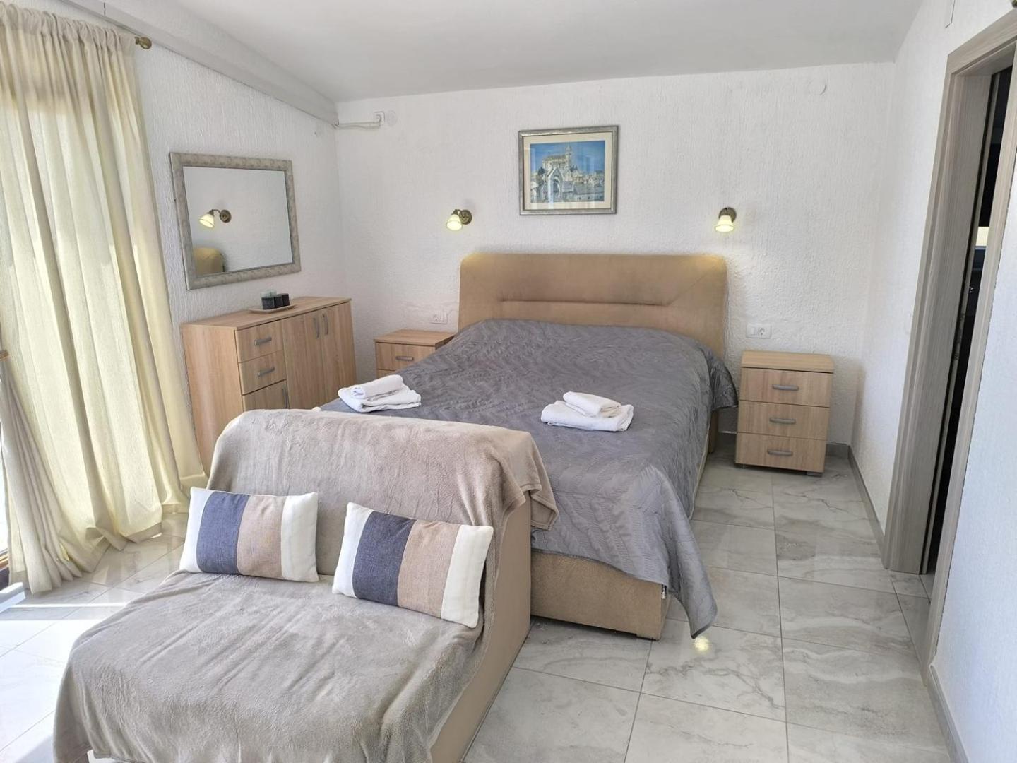 Apartments Lala Примоштен Экстерьер фото