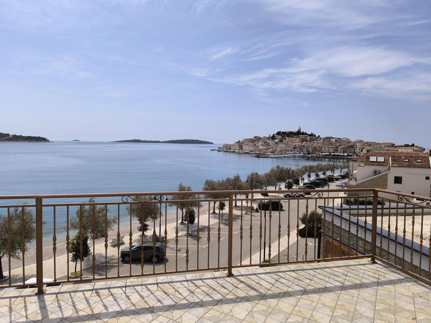 Apartments Lala Примоштен Экстерьер фото