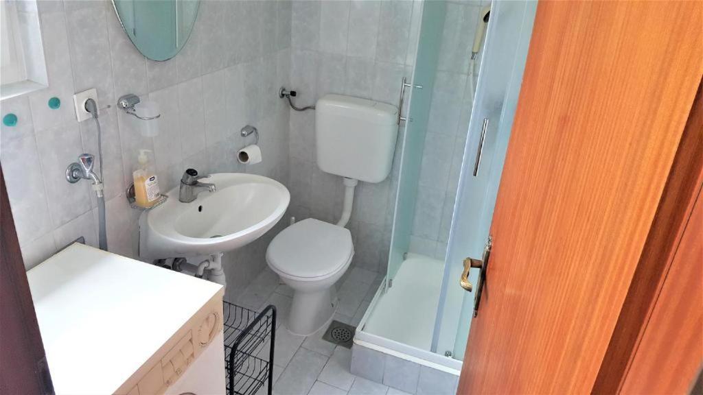 Apartments Lala Примоштен Экстерьер фото