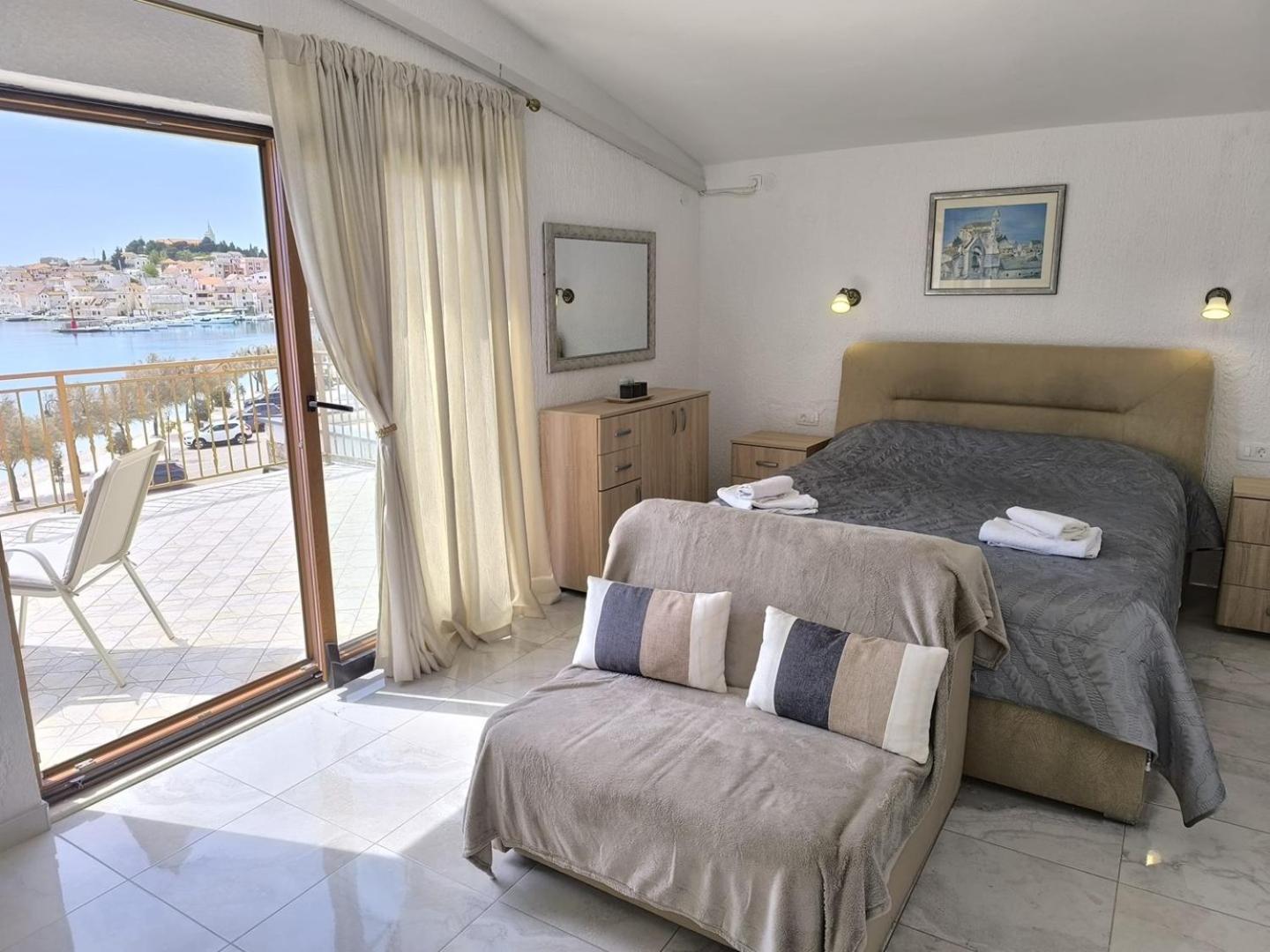 Apartments Lala Примоштен Экстерьер фото