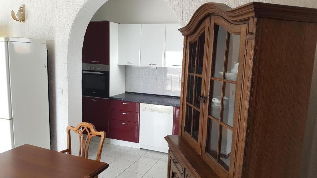 Apartments Lala Примоштен Экстерьер фото
