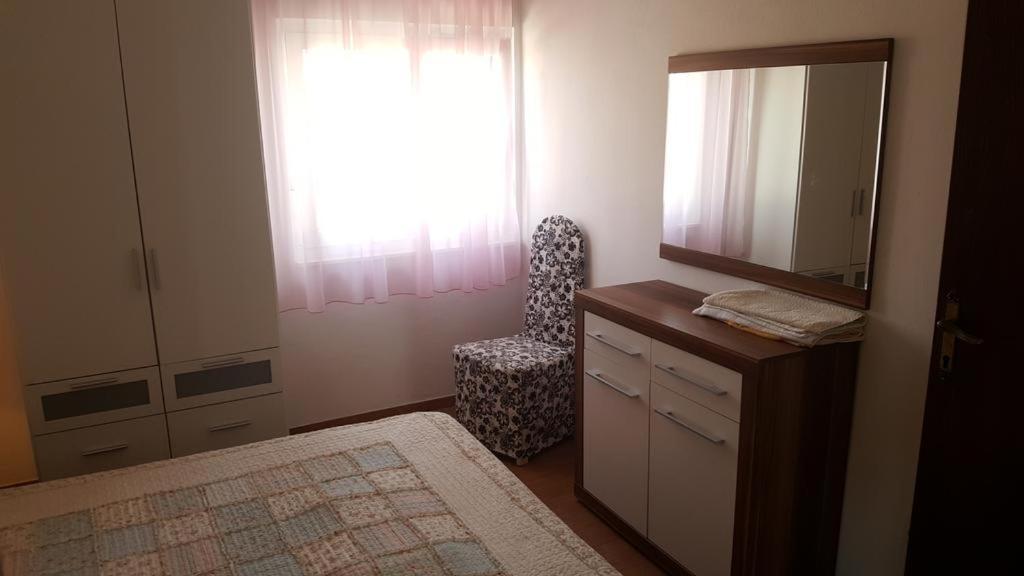 Apartments Lala Примоштен Экстерьер фото