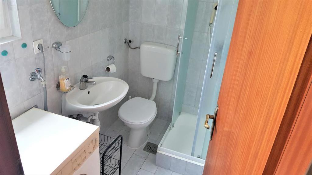 Apartments Lala Примоштен Экстерьер фото