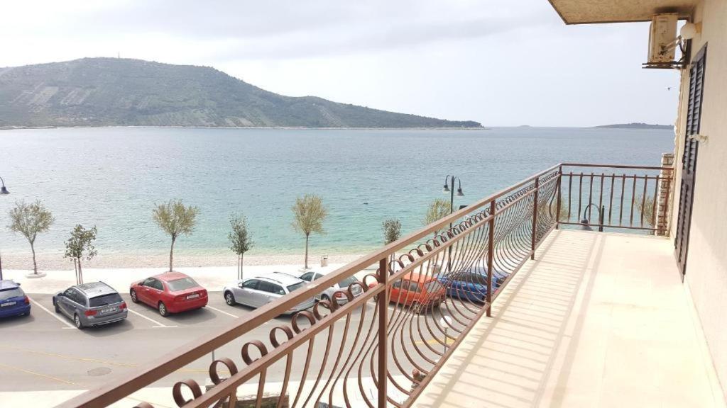 Apartments Lala Примоштен Экстерьер фото