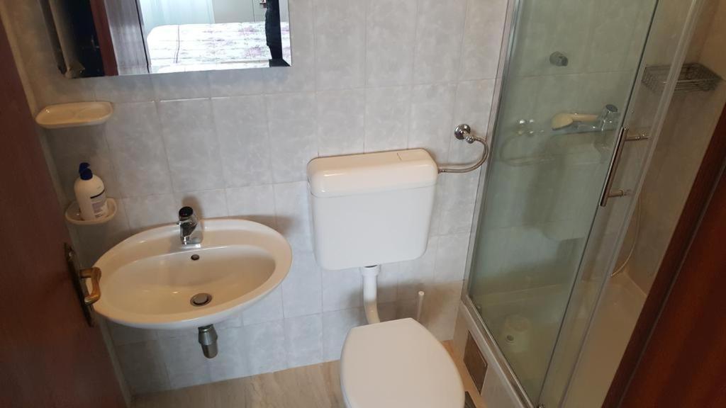 Apartments Lala Примоштен Экстерьер фото