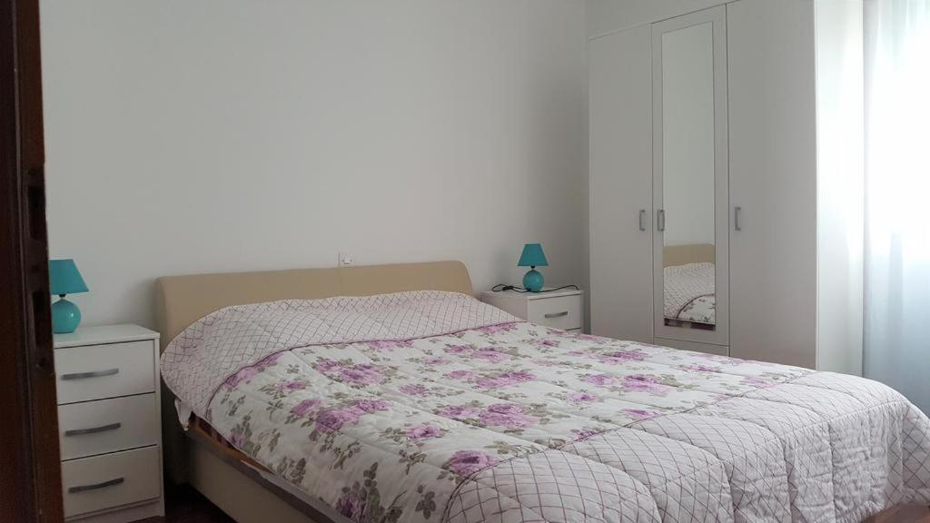 Apartments Lala Примоштен Экстерьер фото