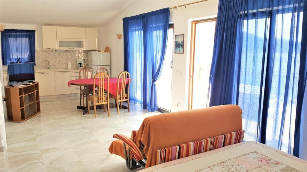 Apartments Lala Примоштен Экстерьер фото