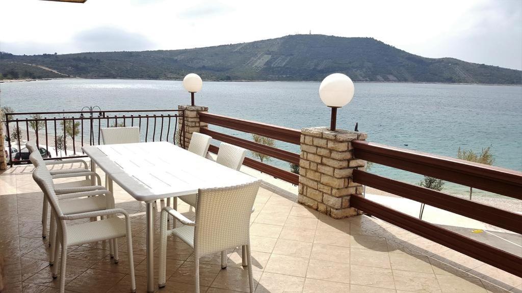 Apartments Lala Примоштен Экстерьер фото