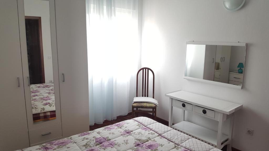 Apartments Lala Примоштен Экстерьер фото