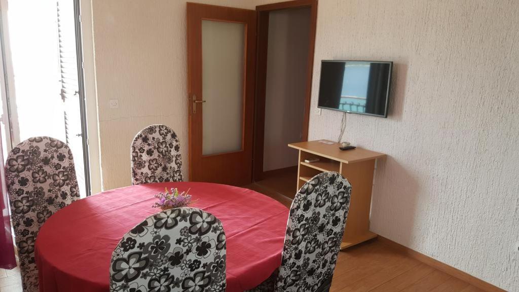 Apartments Lala Примоштен Экстерьер фото